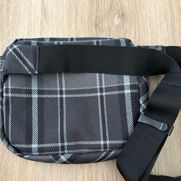 Herschel Supply Co  Fifteen Fanny Pack Grey Plaid Canvas Hip Belt Waist Bag - Picture 5 of 7